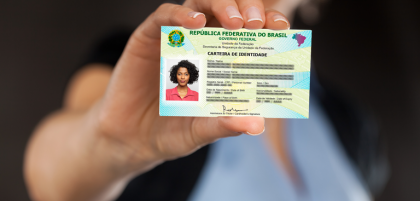 Governo cria grupo para revisar ‘mudança transfóbica’ na nova carteira de identidade