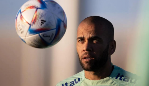 Julgamento de Daniel Alves por acusação de estupro na Espanha é marcado para fevereiro