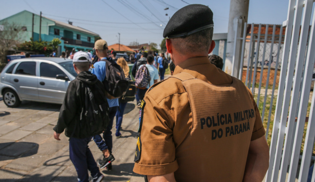 Armar as escolas para conter a escalada de violência é um tiro no pé