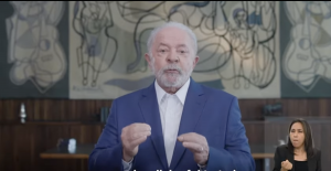 Pronunciamento de Lula na TV teve ao fundo obra rara danificada na era Bolsonaro