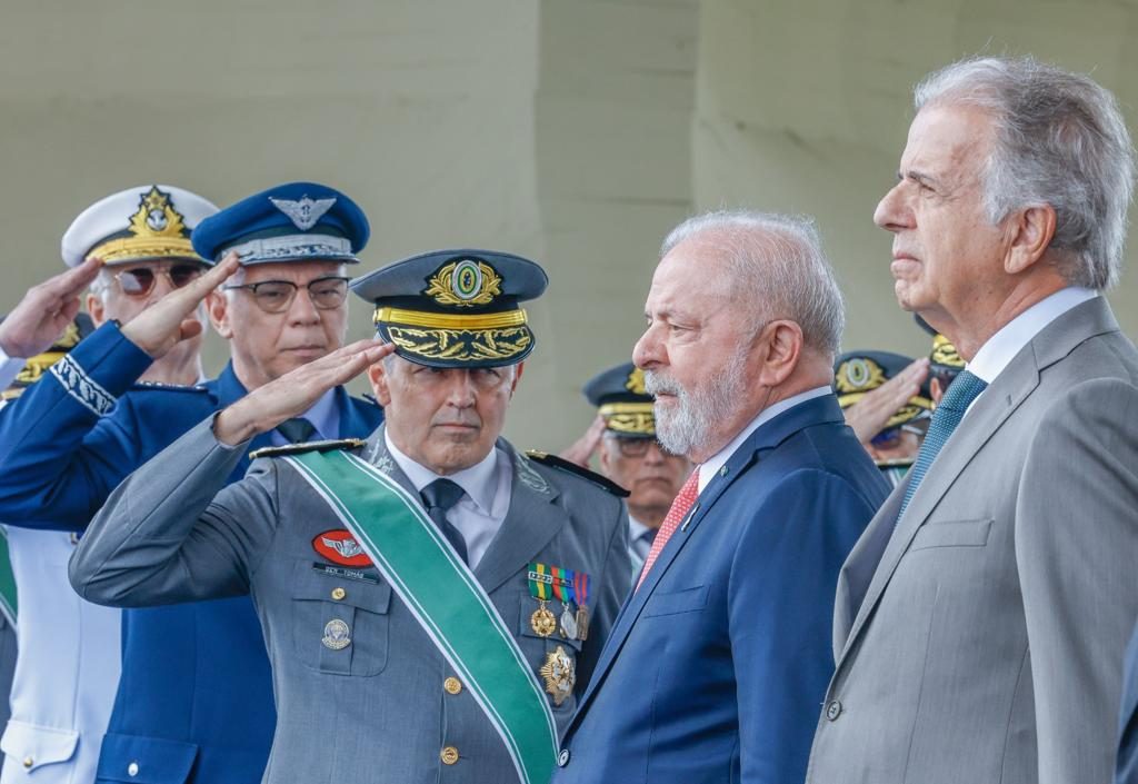 Comandante diz que o Exército é ‘apolítico e apartidário’ e pede a militares ‘fé na democracia’