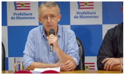 Prefeito de Blumenau estuda contratar vigilância particular armada para escolas