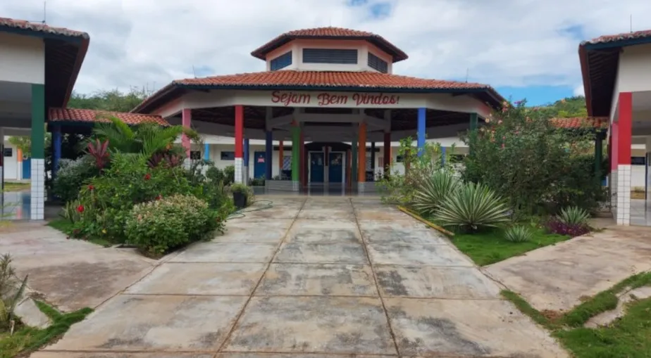 Aluno fere duas colegas menores em escola no interior do Ceará