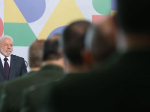 Governo pede ao Congresso retirada de projeto Bolsonaro e Moro que isenta militares de punição