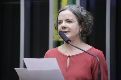 Após ataques à Lei Rouanet, Gleisi defende investimento em cultura: ‘Deve ser valorizado’