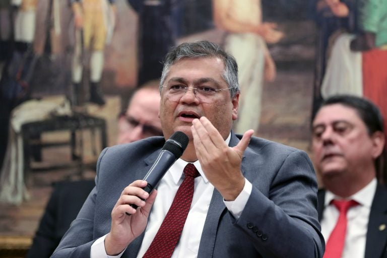 Governo mira redes sociais em nova portaria sobre violência nas escolas; entenda os principais pontos