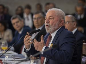 Lula defende atenção à saúde mental de crianças nas escolas: 'Temos de esperar um crime?'