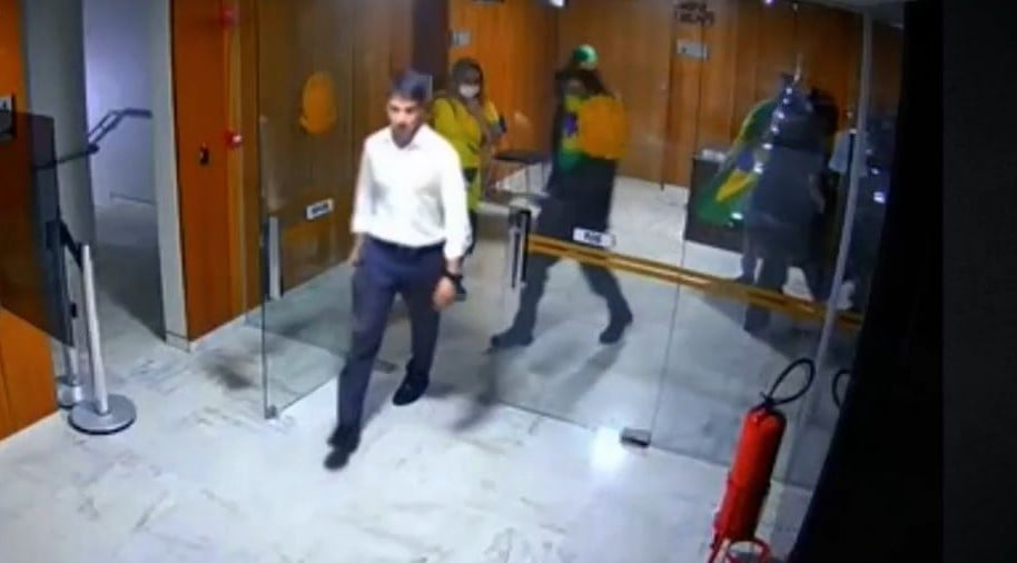 Militar diz à PF que deu água a terroristas no Planalto para acalmá-los