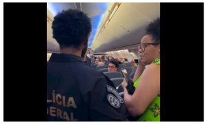 PF vai apurar crime de racismo no caso da passageira que foi expulsa de aeronave