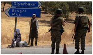 Turquia prende mais de cem ativistas pró-curdos a poucos dias das eleições