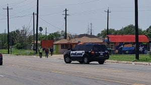 Homem atropela grupo diante de centro de migrantes no Texas e mata 8 pessoas