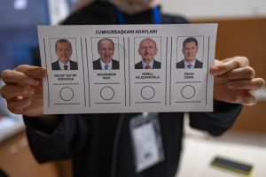 Erdogan se impõe nas eleições turcas com 25% dos votos apurados