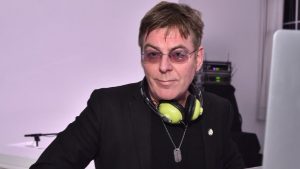 Andy Rourke, baixista do The Smiths, morre aos 59 anos