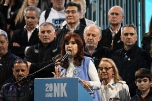 Tribunal anula processo contra Cristina Kirchner e aponta que juiz não foi imparcial