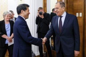 Chanceler russo diz a enviado chinês ver 'sérios obstáculos' à paz na Ucrânia