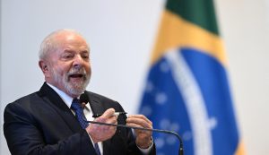 'Não é possível que não tenha o mínimo de democracia na Venezuela', diz Lula
