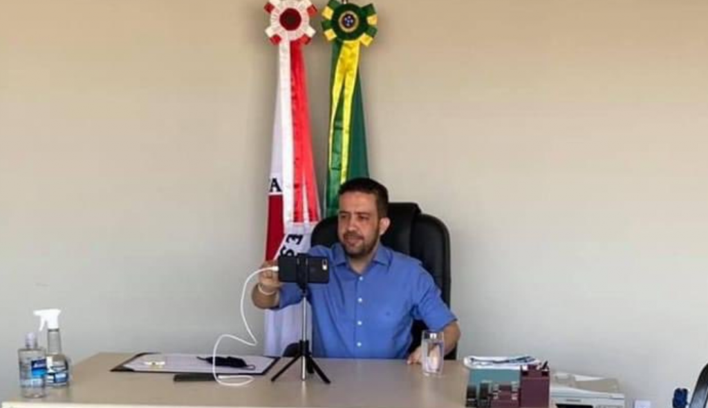 Janones critica postagens de Paulo Pimenta e pede atenção ao ‘bê-a-bá das redes’