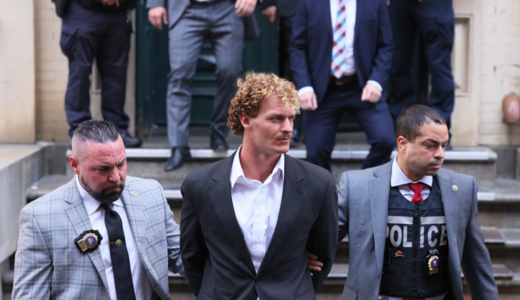 Acusado de matar morador de rua em NY se entrega à polícia