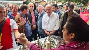 Alckmin representa Lula em feira do MST e defende a Reforma Agrária