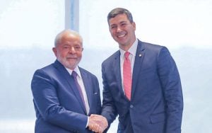 Lula e presidente recém-eleito do Paraguai discutem revisão do acordo de Itaipu