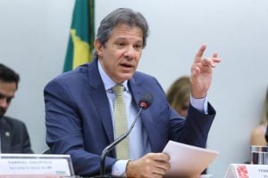 Haddad indica que Petrobras deve reduzir mais os preços de combustíveis para compensar reonerações