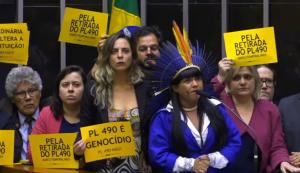 Indígenas denunciam 'boiada passando' com aprovação de urgência para votação do Marco Temporal