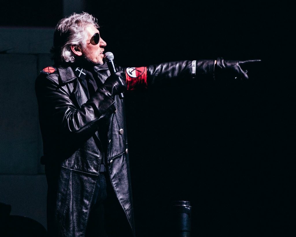 O simbolismo da obra de Roger Waters, investigado pela polícia alemã, contra o nazismo
