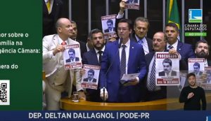 Cassado, Deltan vai à Câmara, ataca Lula e defende indulto de Bolsonaro a Daniel Silveira