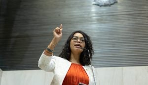 ‘Alguns disseram que não foi racismo o que eu sofri’, diz Thainara Faria