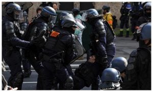 França tem 1º de maio de protestos contra reforma da Previdência