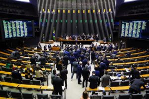 Lira ignora protestos e mantém na pauta desta terça o PL do Marco Temporal