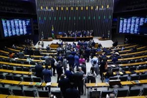 Câmara rejeita destaques, finaliza votação e manda o arcabouço fiscal para o Senado