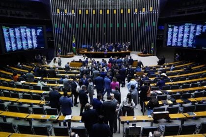 Câmara aprova urgência de projeto que dificulta a demarcação de terras indígenas