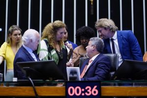 Câmara aprova a MP de recriação do Bolsa Família