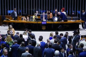 Mesmo com 9 ministérios, MDB, PSD e União Brasil dão 83% de seus votos contra o governo no Marco Temporal