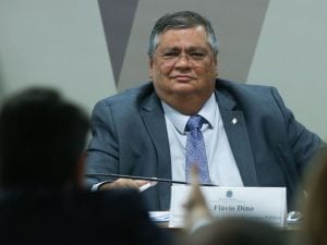 Bolsonaro pode ter levado militares ao erro ou ao cometimento de crimes, diz Flávio Dino