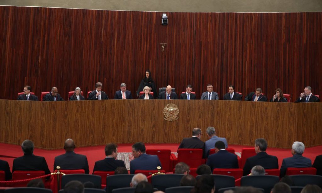 TSE empossa dois novos ministros e Moraes fala em ‘tribunal da democracia’