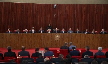 TSE empossa dois novos ministros e Moraes fala em ‘tribunal da democracia’