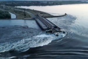 Cidades evacuadas após destruição parcial de barragem no sul da Ucrânia