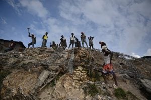 Haiti corre risco de guerra civil se não houver intervenção internacional, diz ministro
