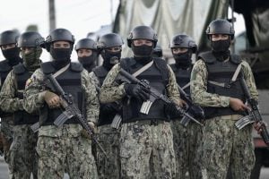 Sequestro de policiais e veículos em chamas: o dia seguinte ao estado de exceção no Equador