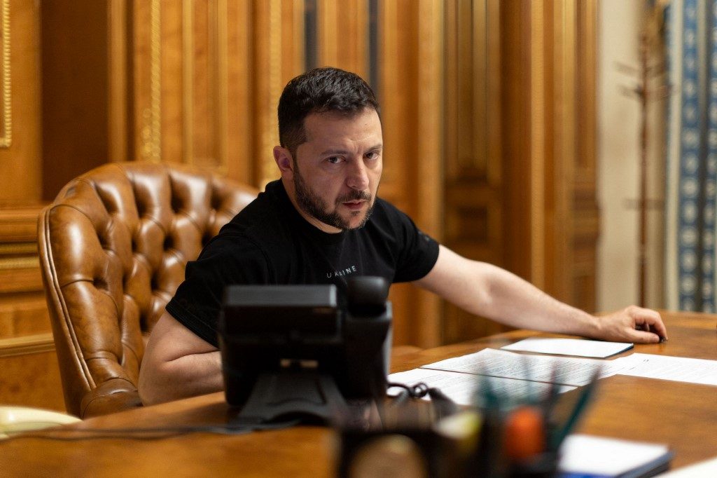 Zelensky diz que Putin está ’embriagado pelo poder’ e quer ‘reinar eternamente’
