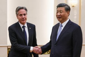 Blinken se reúne com presidente chinês e recebe alerta: 'cooperação ou conflito'