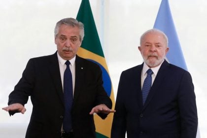 Alberto Fernández se diz ‘desconvidado’ e cancela ida à Venezuela como observador eleitoral