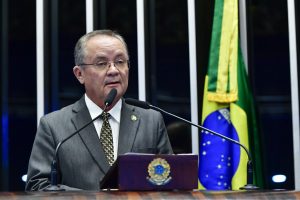 Senador deixa o PL após 'perder poder' e votar com governo na MP dos ministérios