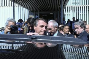 Bolsonaro enfrenta julgamento que pode torná-lo inelegível por 8 anos