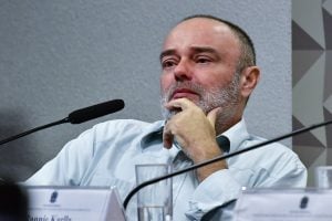 Presidente da CPMI ameaça mandar prender depoente que já está preso