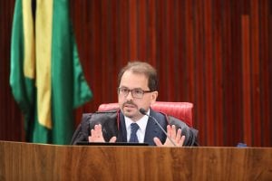 Voto contra Bolsonaro no TSE tem menção a ‘Terra plana’