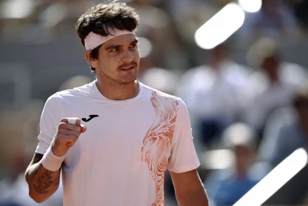 Acusado de violência doméstica, tenista Thiago Wild vai se apresentar à Justiça