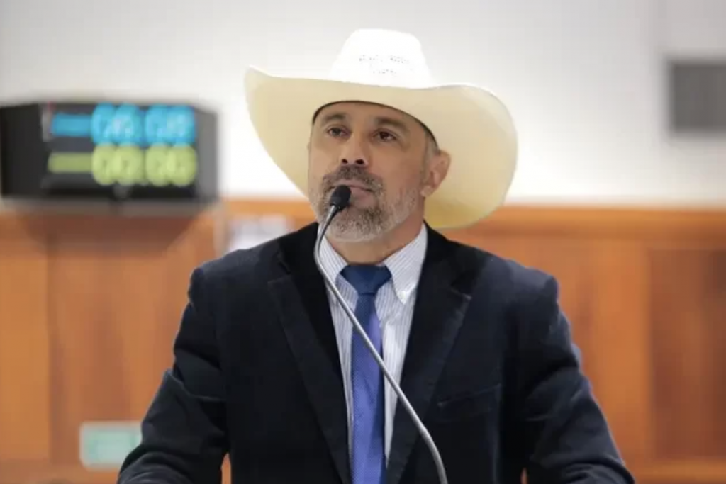 Deputado de Goiás que ‘pediu’ para ser preso por financiar golpistas é alvo de operação da PF